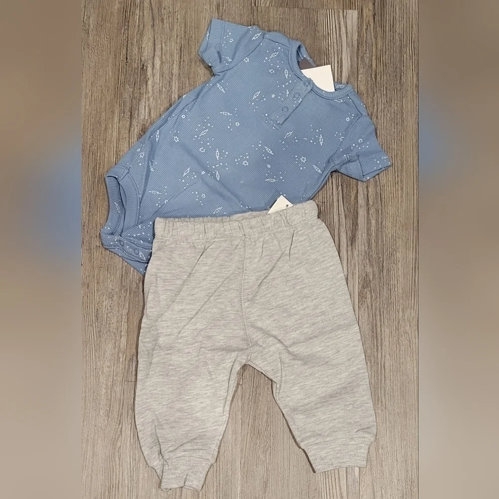 New Born Grayson Mini Baby Boys' 2pc Henley Short Sleeve Bodysuit & Jogger Set - Picture 2 of 3